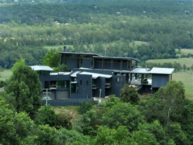 948 Mt Nebo Road, Jollys Lookout QLD 4520