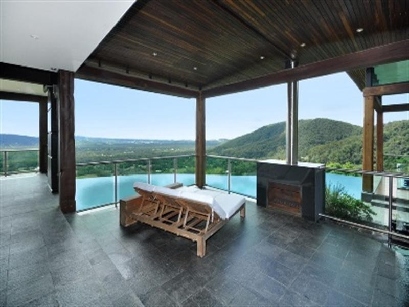 948 Mt Nebo Road, Jollys Lookout QLD 4520