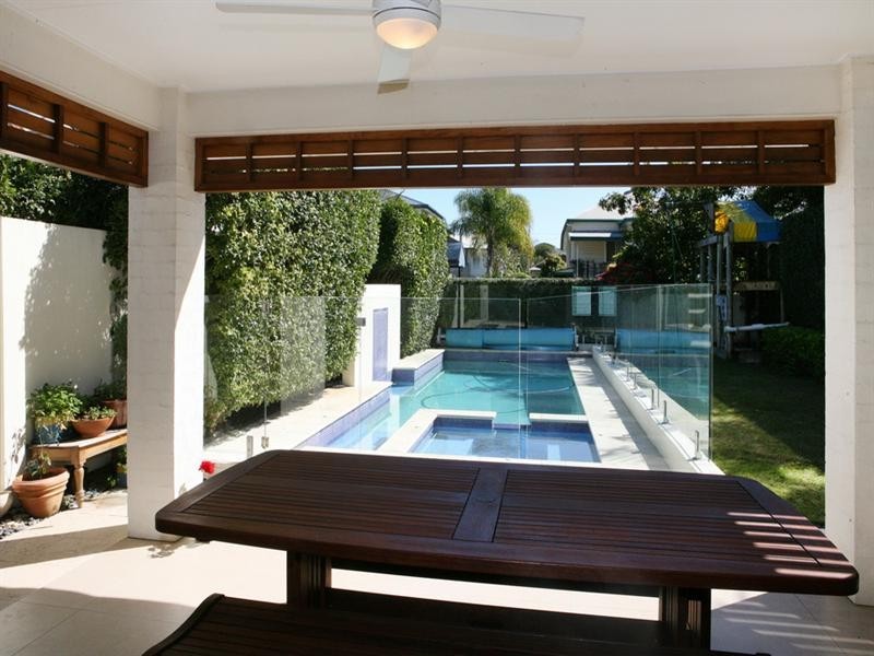 8 McIntyre Street, Hendra QLD 4011