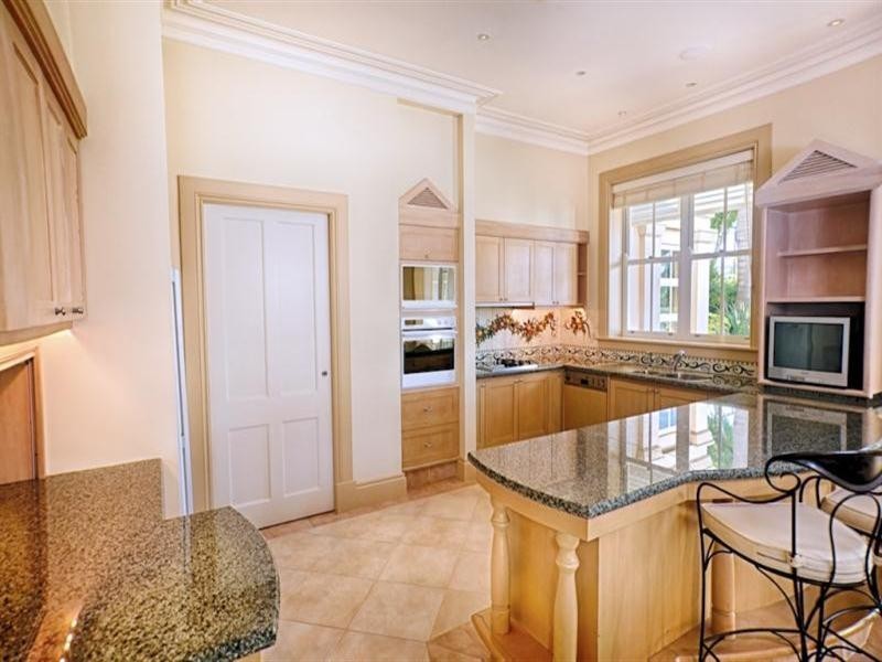 118 Prince Edward Parade, Scarborough QLD 4020