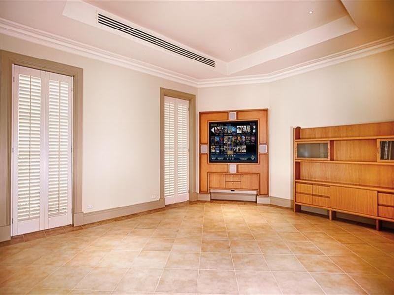 118 Prince Edward Parade, Scarborough QLD 4020