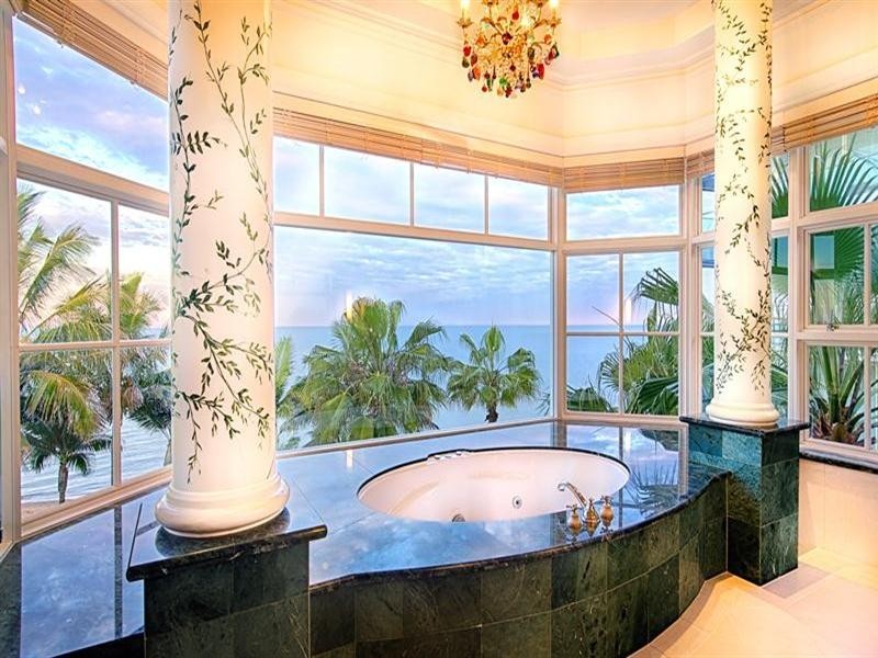 118 Prince Edward Parade, Scarborough QLD 4020