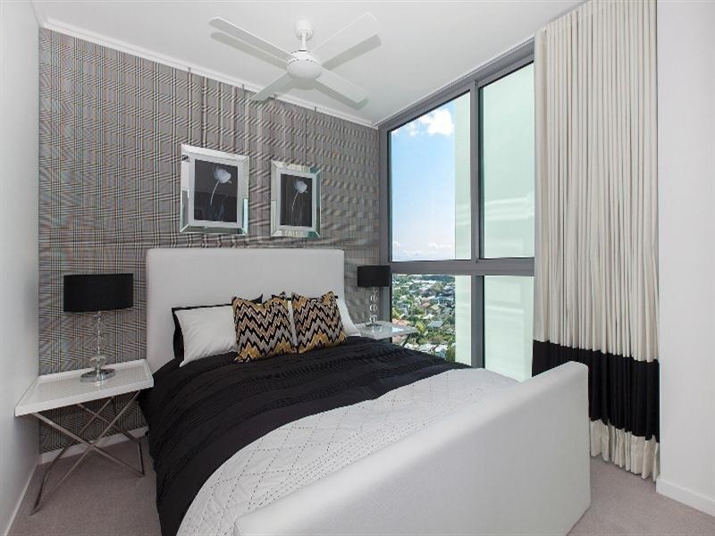 12008/8 Harbour Road, Hamilton QLD 4007