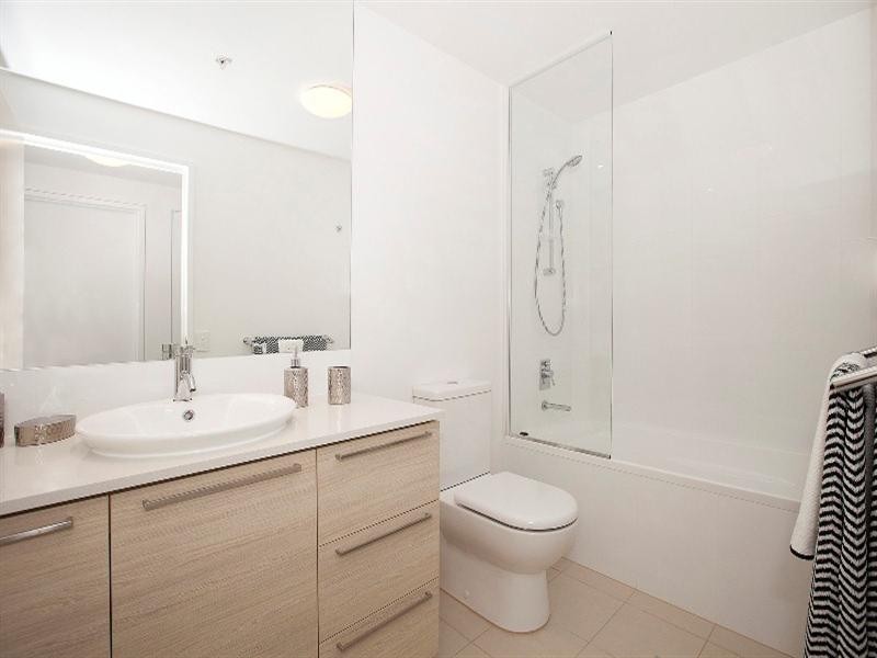 12008/8 Harbour Road, Hamilton QLD 4007