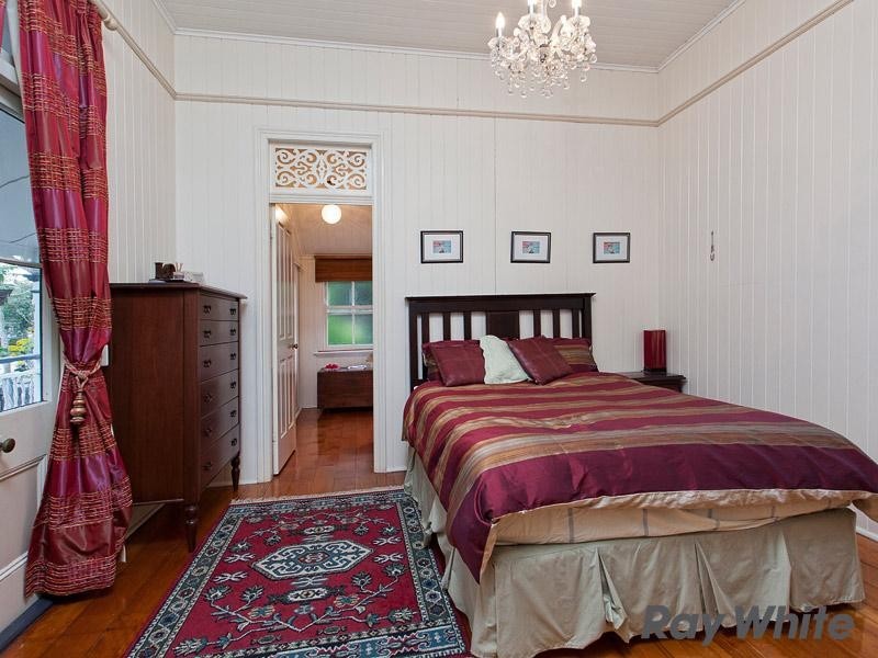 10 Kennedy Street, Windsor QLD 4030