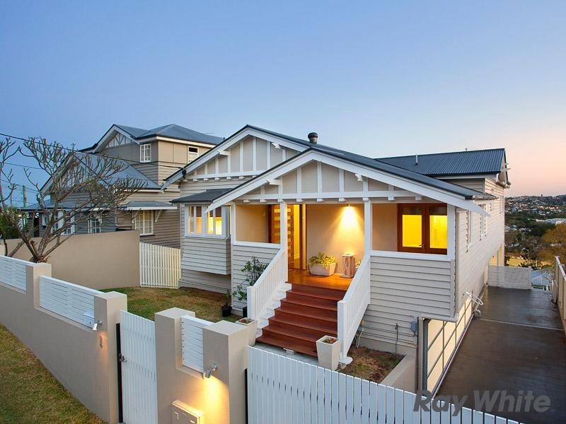 4 Hendon Street, Newmarket QLD 4051