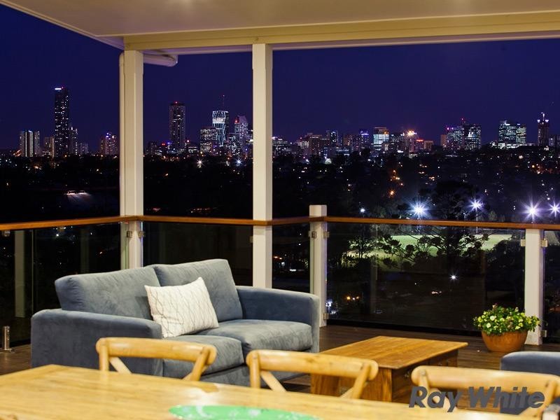 4 Hendon Street, Newmarket QLD 4051