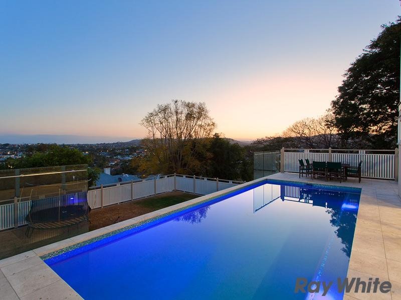 4 Hendon Street, Newmarket QLD 4051