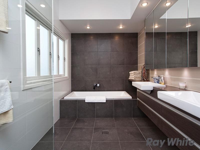 4 Hendon Street, Newmarket QLD 4051