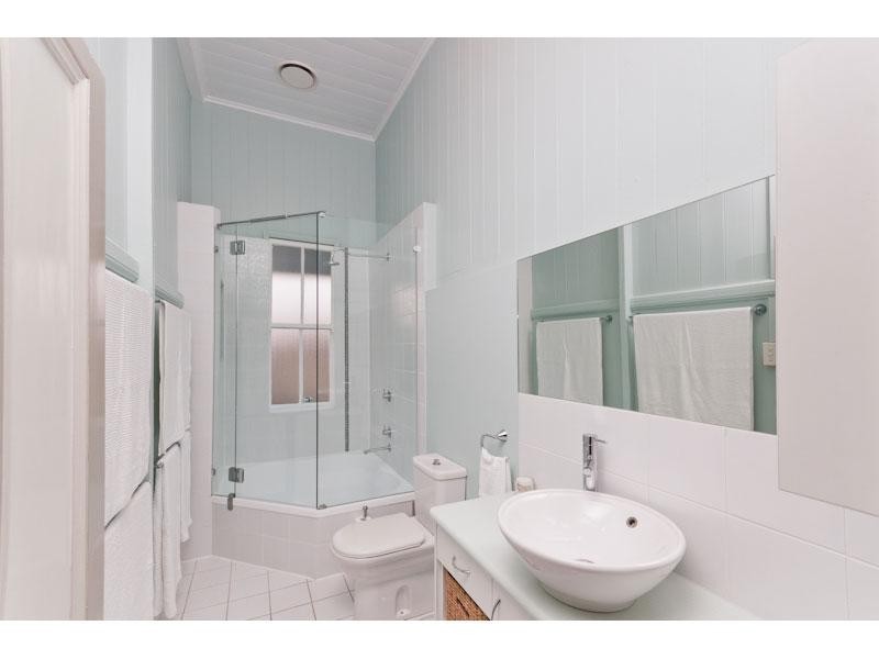 65 Winchester Street, Hamilton QLD 4007