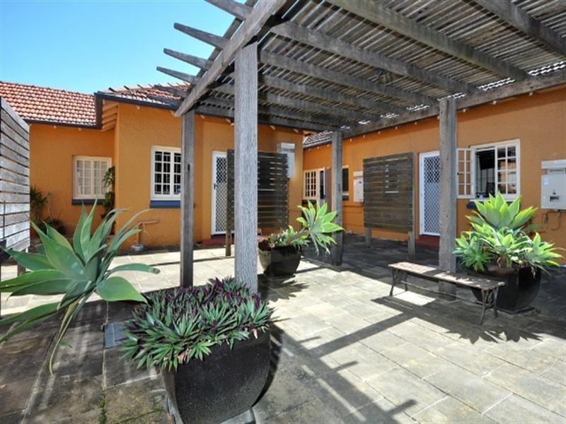 2/23 York Street, Hamilton QLD 4007