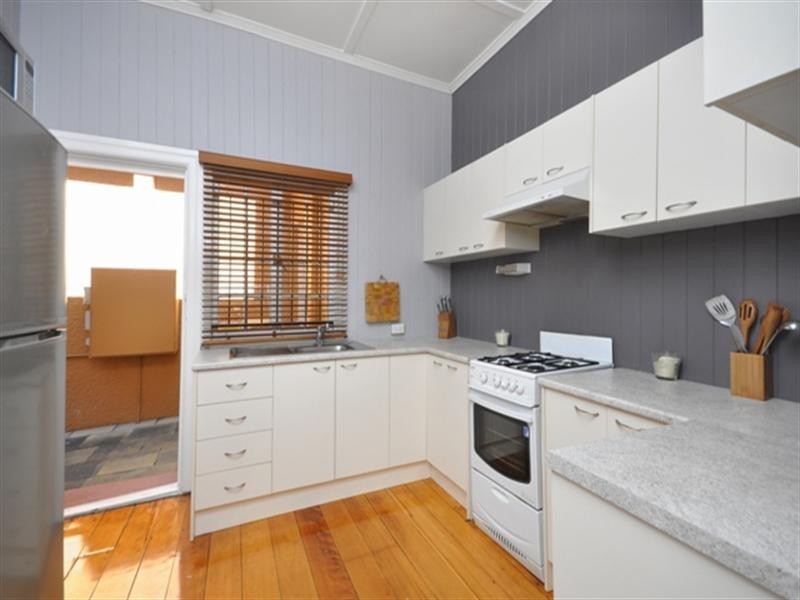 2/23 York Street, Hamilton QLD 4007