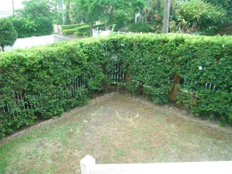 2/23 York Street, Hamilton QLD 4007