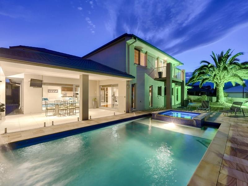 8 Cienna Place, Bridgeman Downs QLD 4035