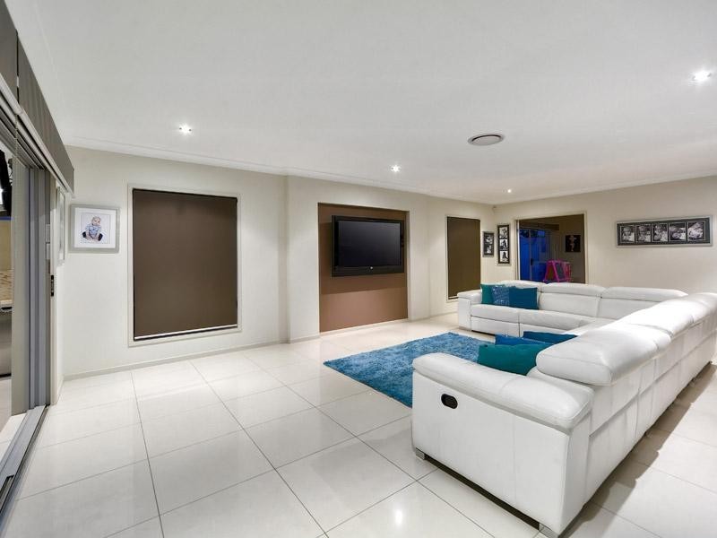 8 Cienna Place, Bridgeman Downs QLD 4035