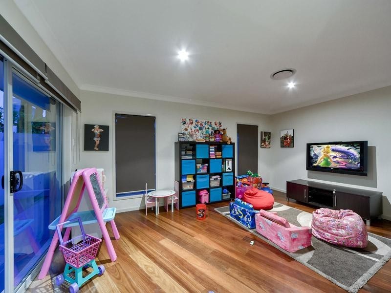 8 Cienna Place, Bridgeman Downs QLD 4035