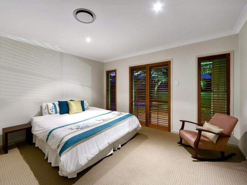 8 Cienna Place, Bridgeman Downs QLD 4035