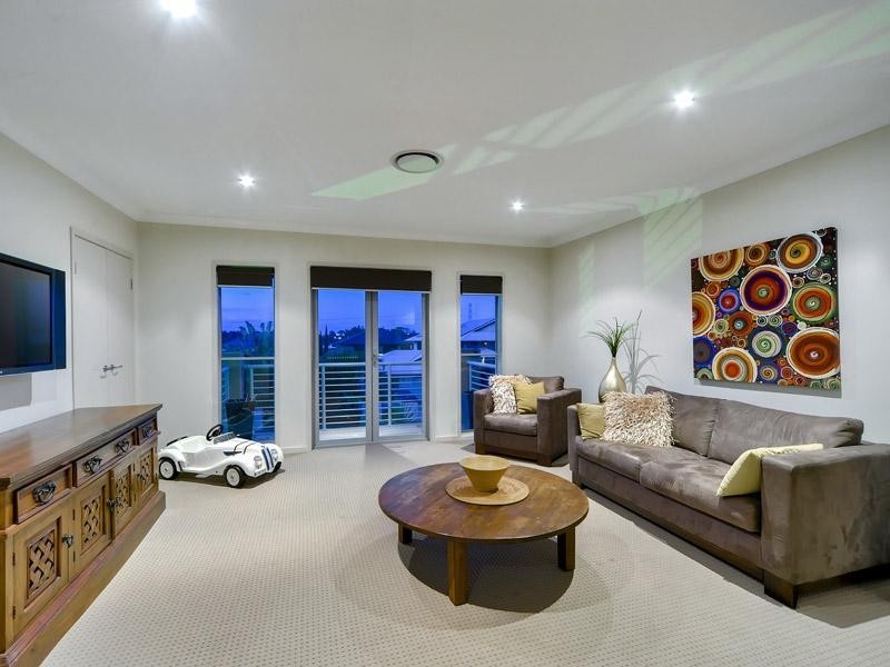 8 Cienna Place, Bridgeman Downs QLD 4035