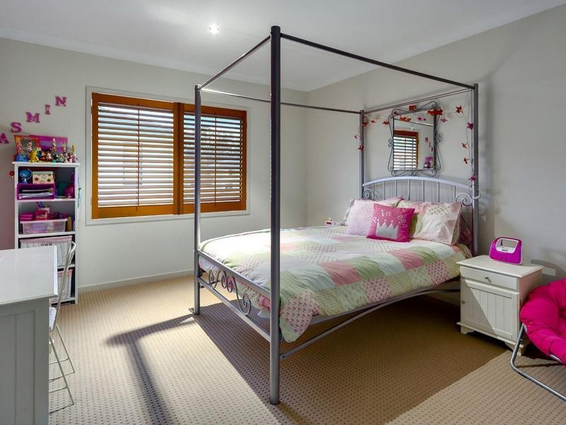 8 Cienna Place, Bridgeman Downs QLD 4035