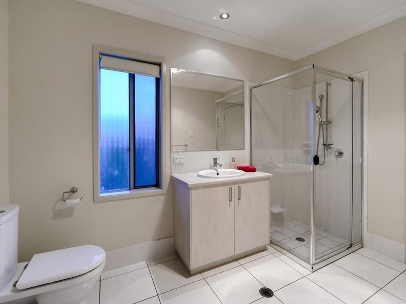 8 Cienna Place, Bridgeman Downs QLD 4035