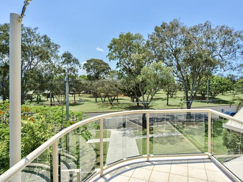 1/23 Thurecht Parade, Scarborough QLD 4020