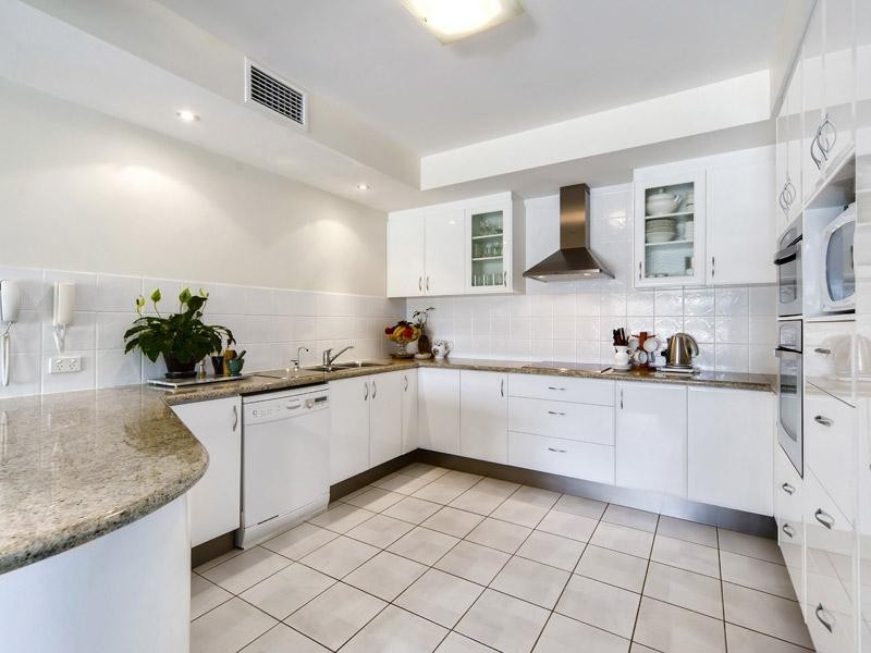 1/23 Thurecht Parade, Scarborough QLD 4020