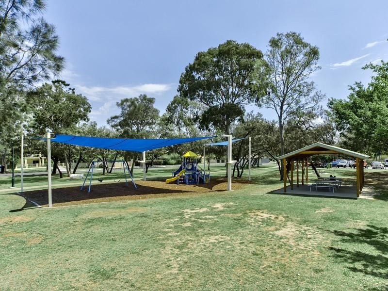 1/23 Thurecht Parade, Scarborough QLD 4020