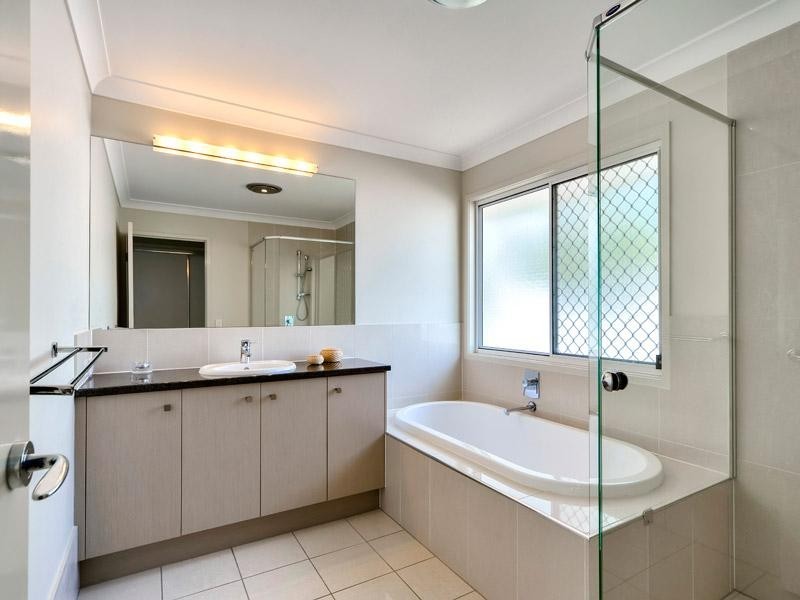 10 School Street, Hendra QLD 4011