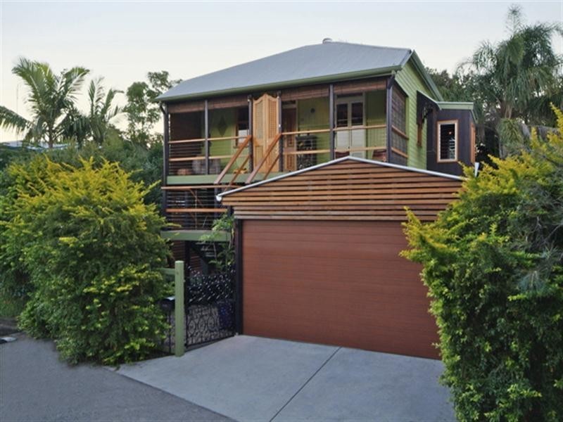 18 Oxford Place, Shorncliffe QLD 4017