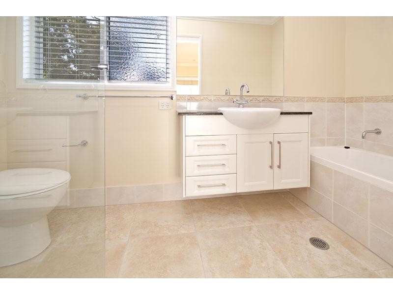 68A Winchester Street, Hamilton QLD 4007