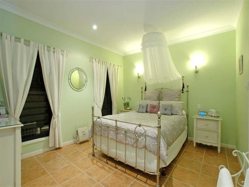 80 Oyster Point Esplanade, Scarborough QLD 4020