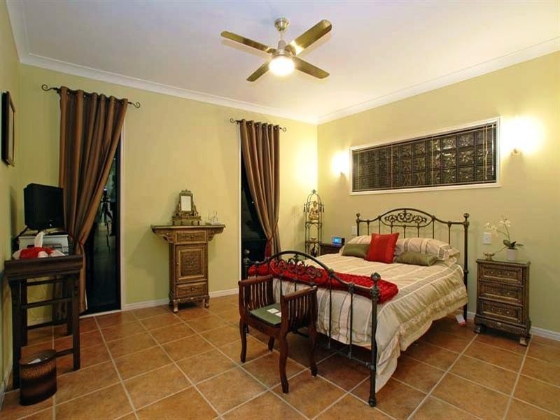 80 Oyster Point Esplanade, Scarborough QLD 4020