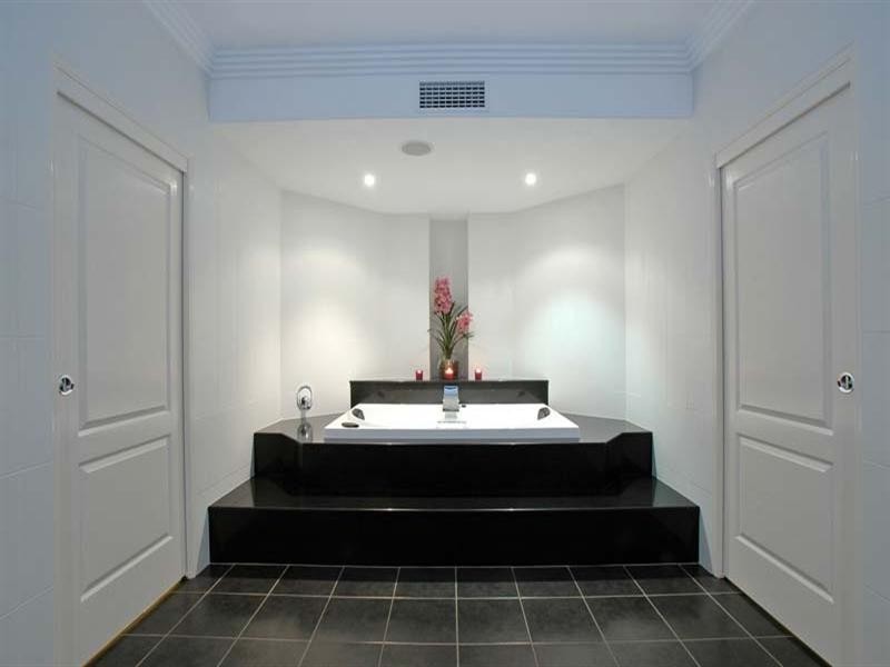 80 Oyster Point Esplanade, Scarborough QLD 4020