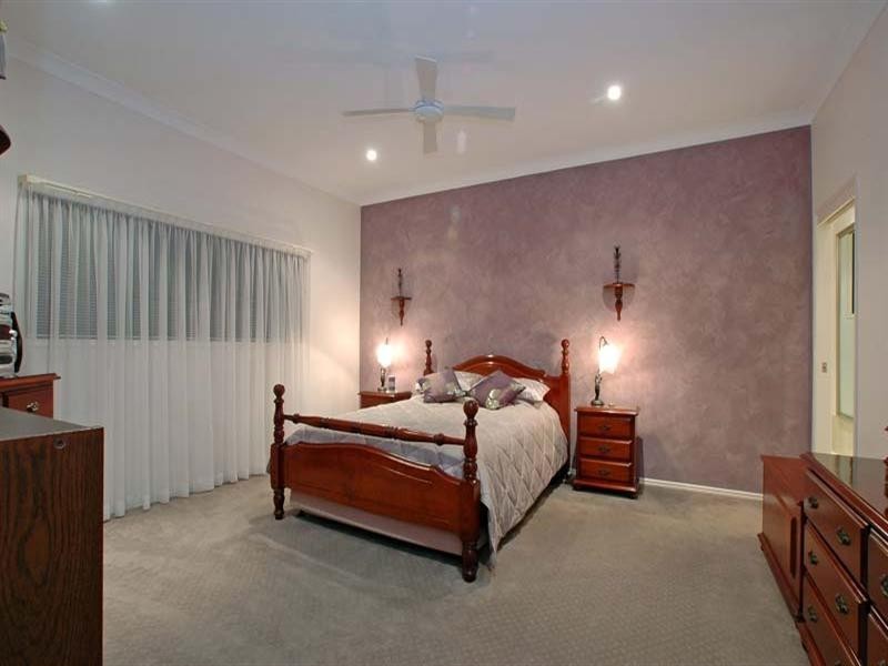 80 Oyster Point Esplanade, Scarborough QLD 4020