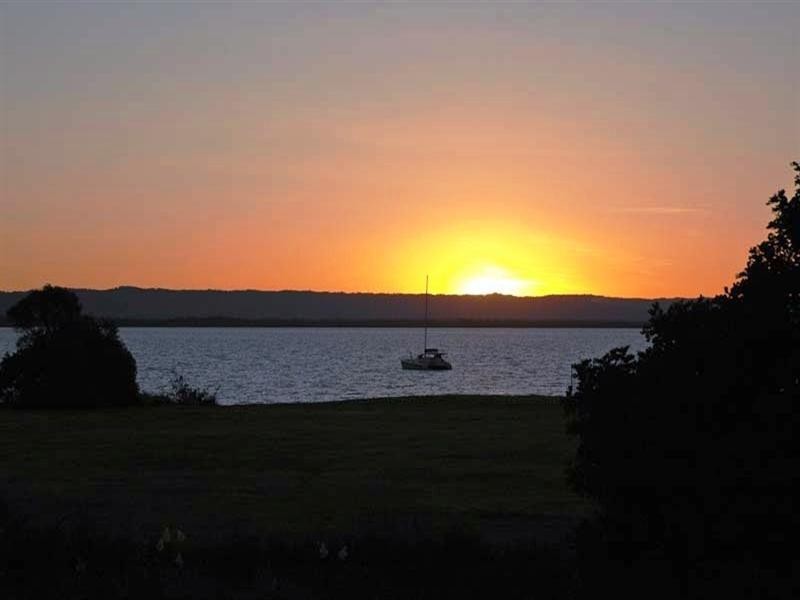 80 Oyster Point Esplanade, Scarborough QLD 4020