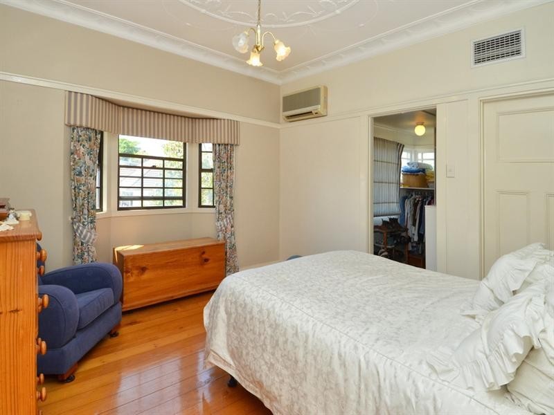 15 Coronella Street, Hendra QLD 4011