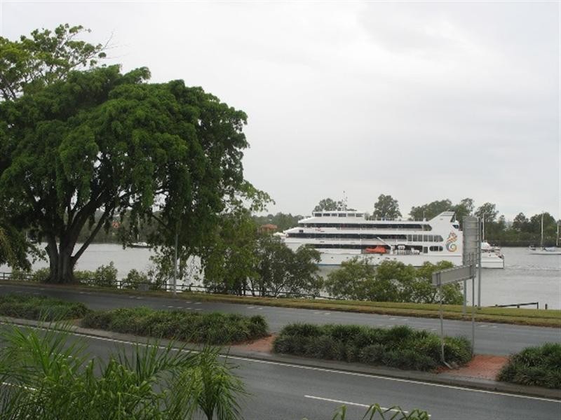 2/136 Kingsford Smith Drive, Hamilton QLD 4007