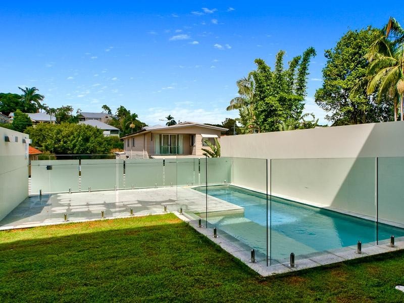 11 Pine Street, Hamilton QLD 4007