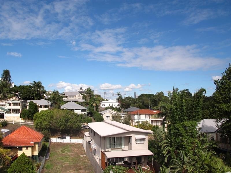 11 Pine Street, Hamilton QLD 4007