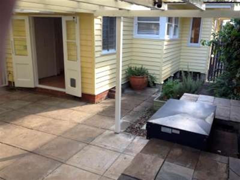 11 Wooloowin Avenue, Wooloowin QLD 4030