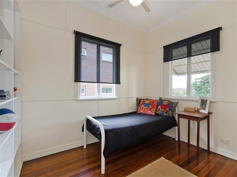 11 Wooloowin Avenue, Wooloowin QLD 4030