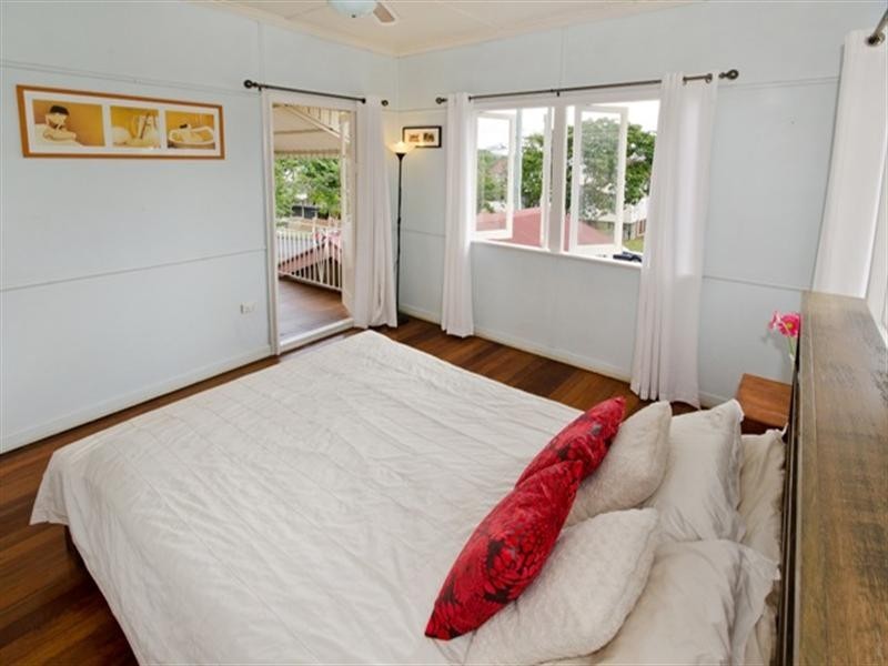 11 Wooloowin Avenue, Wooloowin QLD 4030