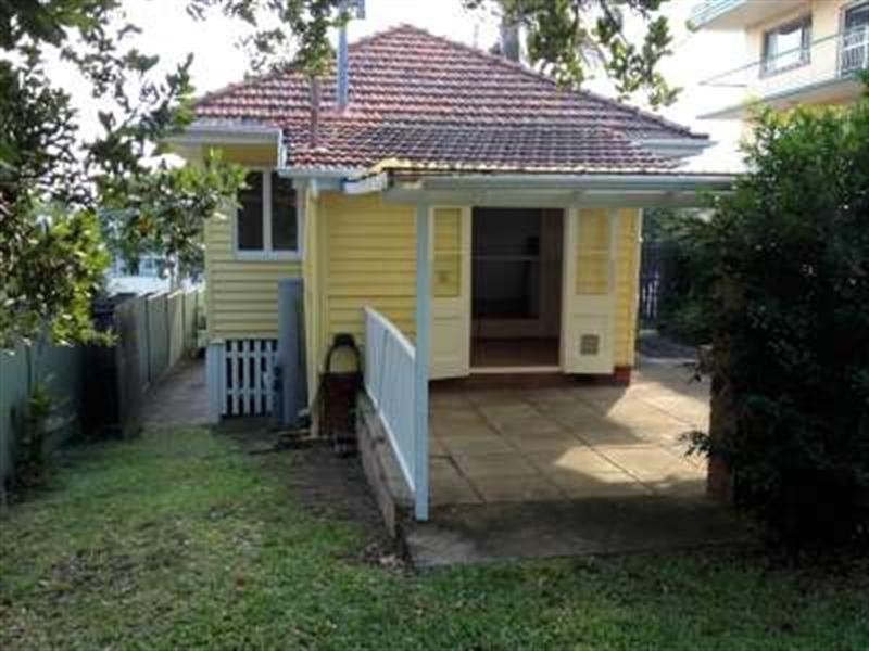 11 Wooloowin Avenue, Wooloowin QLD 4030