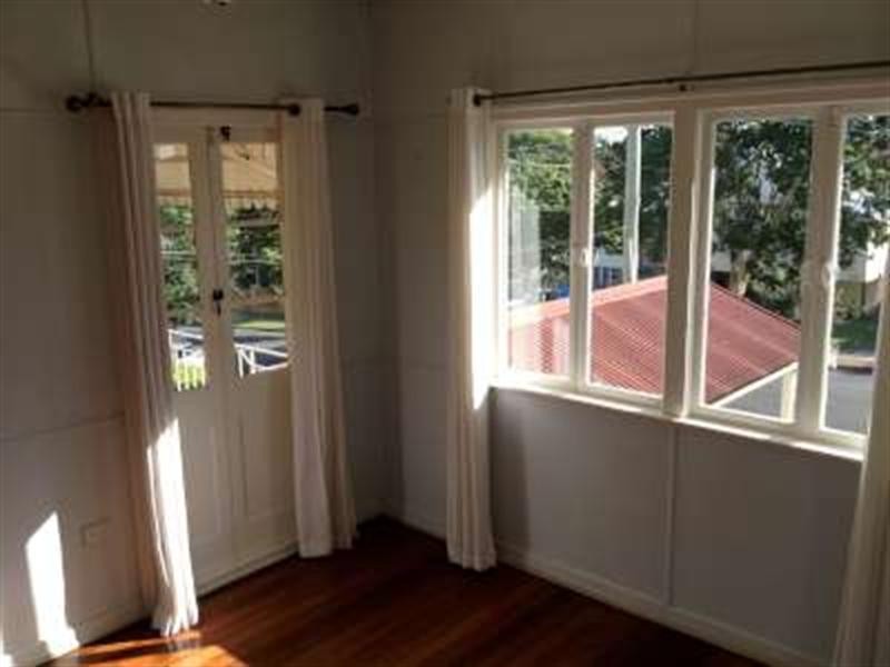 11 Wooloowin Avenue, Wooloowin QLD 4030