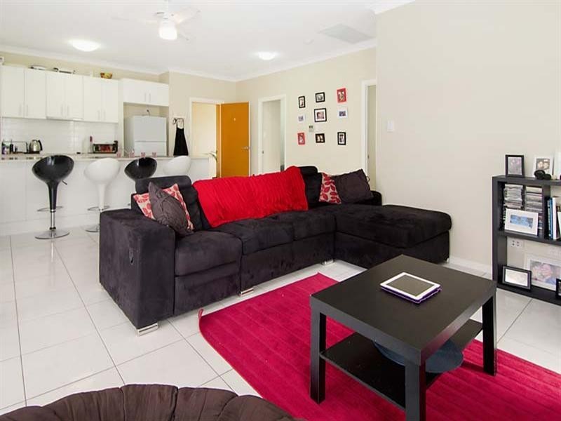 2/27 Railway Parade, Nundah QLD 4012