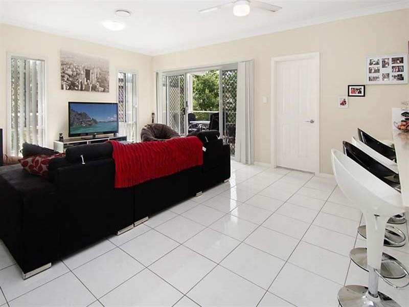 2/27 Railway Parade, Nundah QLD 4012