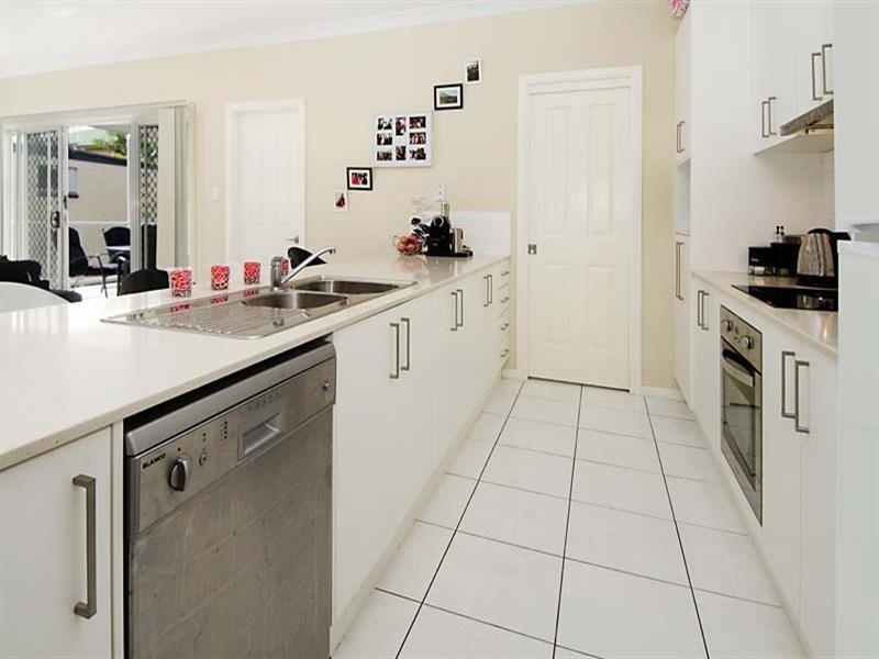 2/27 Railway Parade, Nundah QLD 4012