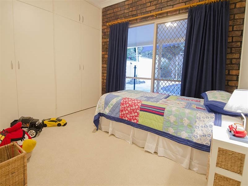 25 Lynell Street, Hamilton QLD 4007