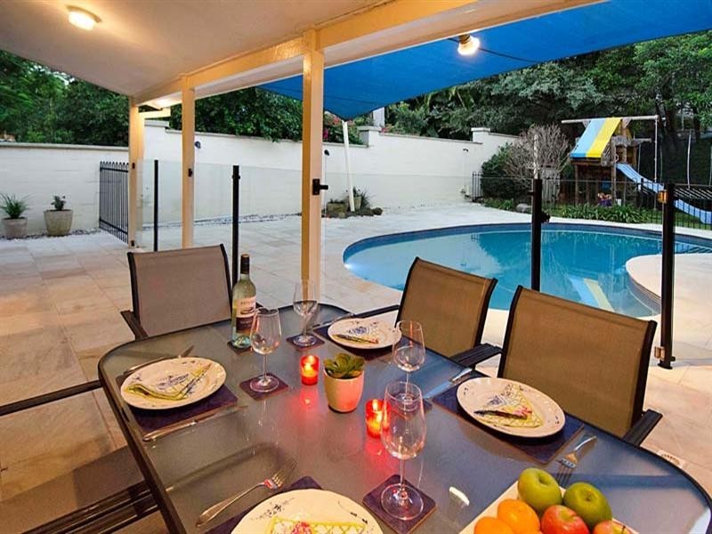 25 Lynell Street, Hamilton QLD 4007