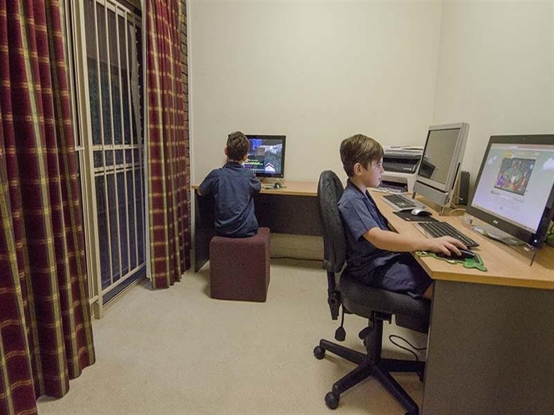 25 Lynell Street, Hamilton QLD 4007